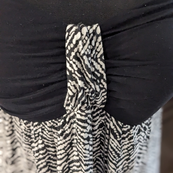 LeVie en Rose aqua line Maxi dress. Size L in like new condition. Strap missing - Picture 5 of 6